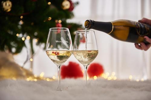 two glasses of white wine being poured into at Villa Serena Agriturismo in Montebelluna
