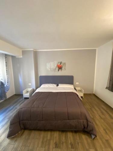 a bedroom with a large bed in a room at BONORUM De Spuches in Palermo