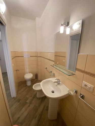 a bathroom with a sink and a toilet at BONORUM De Spuches in Palermo