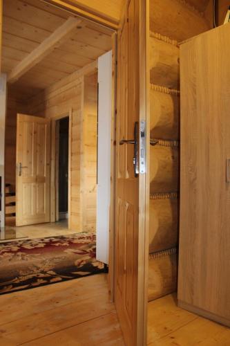 an open door in a wooden room with a closet at Domki w Białce pod Basenami, 50 m od term i wyciągów in Białka Tatrzanska