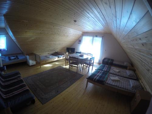 an attic room with a couch and a table at Küljemäe puhkemaja in Otepää