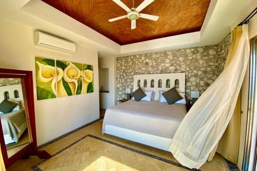 Postel nebo postele na pokoji v ubytování Penthouse Xcaret Puerto Aventuras