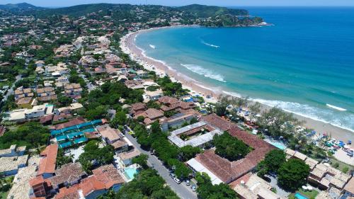 an aerial view of a beach and the ocean at Pousada dos Gravatás in Búzios