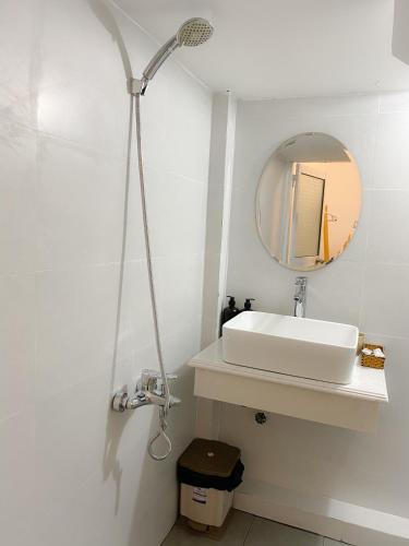a bathroom with a white sink and a mirror at Cát Homestay in Quy Nhon