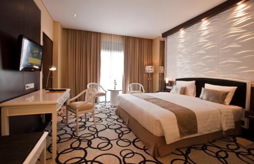 Voodi või voodid majutusasutuse Hotel New Saphir Yogyakarta toas