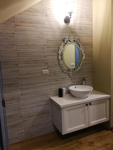 Ένα μπάνιο στο 羅東夜市舒果ShuGo B&B 近清溝夜市 國旅卡特約店 配合手作早餐店及租車行