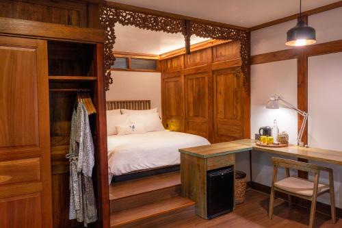 a bedroom with a bed and a desk in a room at Tira Vilagna Suites & Spa in Kintamani