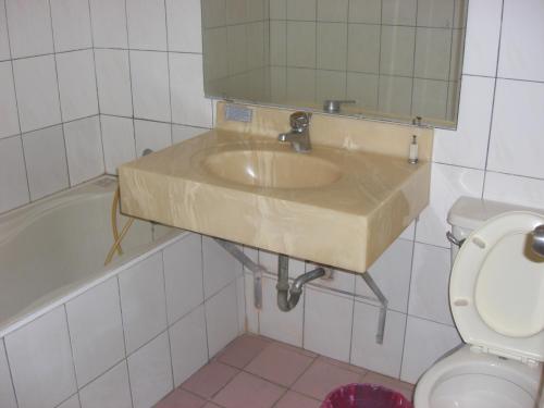 Koupelna v ubytování Uni Hotel