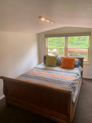 A bed or beds in a room at Misty Farms Barn