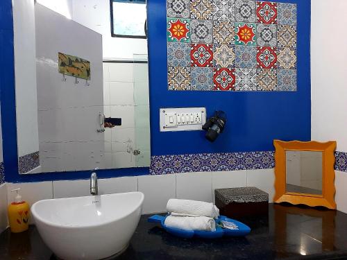 Phòng tắm tại The Coral House Homestay by the Taj