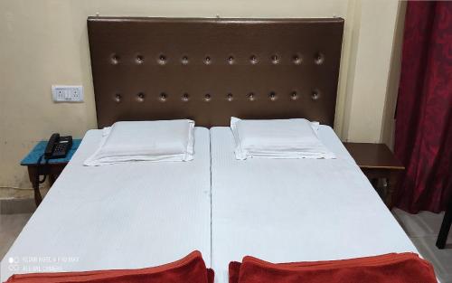 Ένα ή περισσότερα κρεβάτια σε δωμάτιο στο Hotel Avadh Balrampur