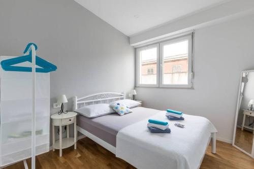 Banana Split Youth Apartment