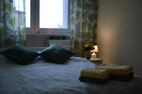 
A bed or beds in a room at Apartament Modlin
