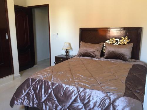 Una cama o camas en una habitación de Lady Queen Apartment