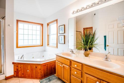 Gambar di galeri bagi An Ultimate Beach House #6-W di Waves