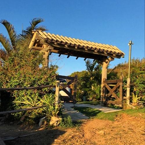 Taman di luar Chalé de Pedras no Pontal do Atalaia