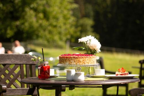 a table with a cake on top of it at BERG & SPA HOTEL GABELBACH in Ilmenau