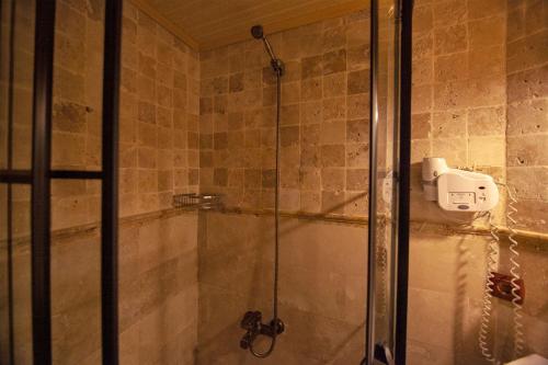 Bagno di Center Cave House