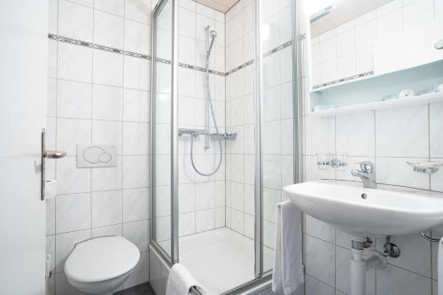 Koupelna v ubytování Hotel Landhaus Adler