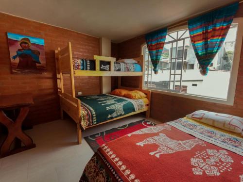 Imagen de la galería de Hostal La Casa Amarilla City, en Baños