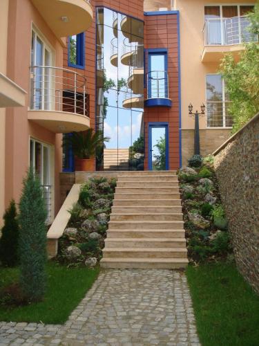 Twins Palace ApartHotel