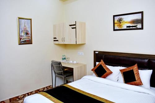 Postel nebo postele na pokoji v ubytování Hotel KB Palace