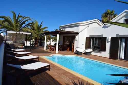 VILLA ALAI Piscina climatizada privada y pérgola chill out