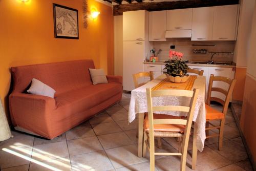 A kitchen or kitchenette at Arcobaleno Toscano