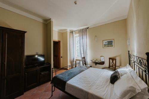 Posteľ alebo postele v izbe v ubytovaní Il Castello di Bubbio