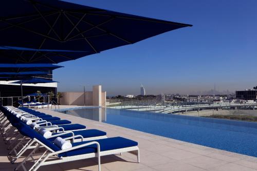 The swimming pool at or close to Avani Plus Palm View Dubai Hotel & Suites