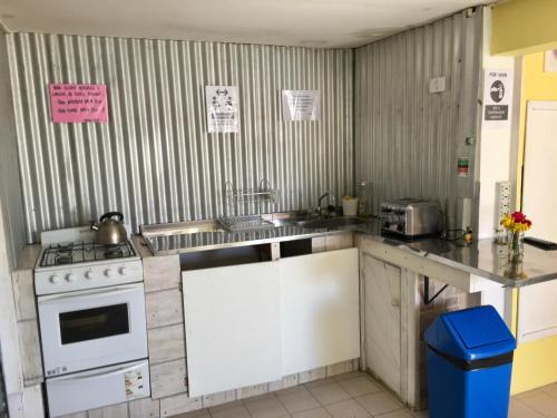 Hostel Elalにあるキッチンまたは簡易キッチン