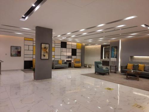 a lobby with couches and chairs in a building at الأجنحة التنفيذية للشقق المخدومة - اقتصادي in Riyadh