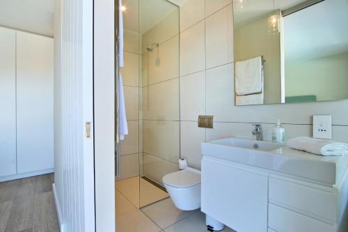 Ένα μπάνιο στο Villa Frangipani