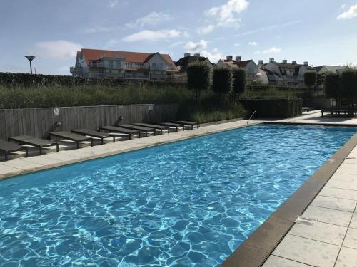 Bazén v ubytování Sailors Beach VI Villa Jalina verwarmd zwembad in het hoogseizoen nebo v jeho okolí