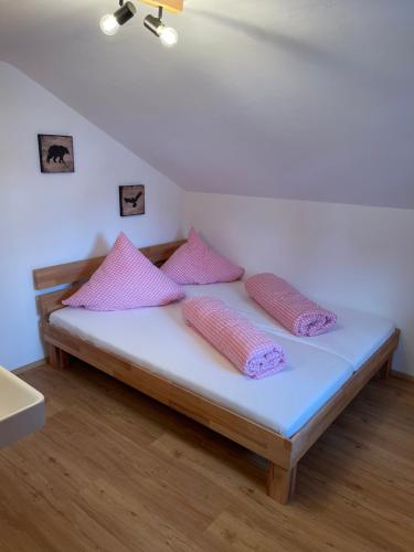 Cama o camas de una habitación en Der Waidachhof Zillertal