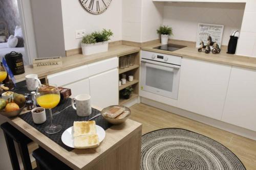 Cucina o angolo cottura di BELLA VISTA Catedral-Apartamentos Burgos Catedral