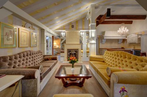 Posezení v ubytování The Bonerowski Palace Boutique Hotel
