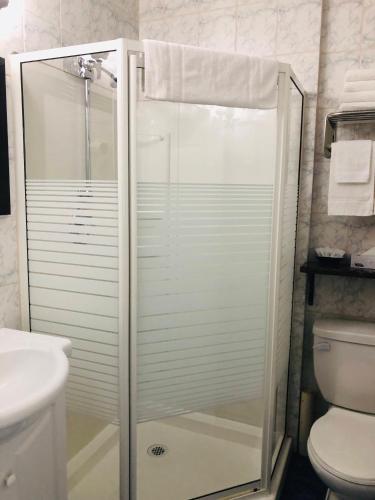 Ένα μπάνιο στο Perth Plaza Inn & Suites