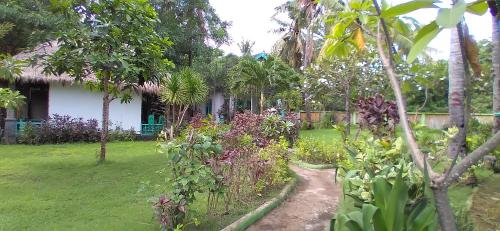 Jardín al aire libre en Tedi Bungalow