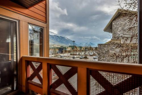 a balcony with a view of a snow covered mountain at Pinnacle Mountain View Condo 3 Bed 2 Bath Downtown Canmore in Canmore