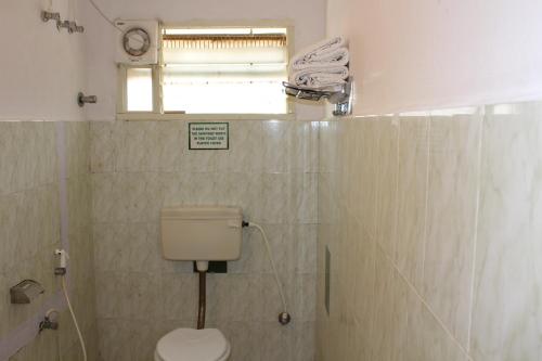 Bilik mandi di Hotel Kaveri