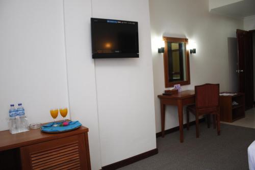 Телевизор и/или развлекательный центр в PIA Hotel Pangkalpinang