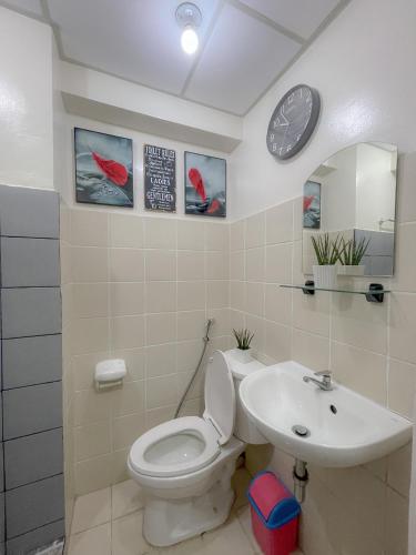 Un baño de Pearljohn's Place Tagaytay Prime Residences