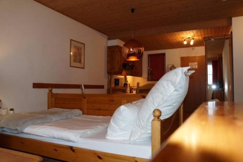 Postel nebo postele na pokoji v ubytování Gerlitzen, Gerlitzen Alpe, Residenz Kanzelhöhe, Ossiacher See