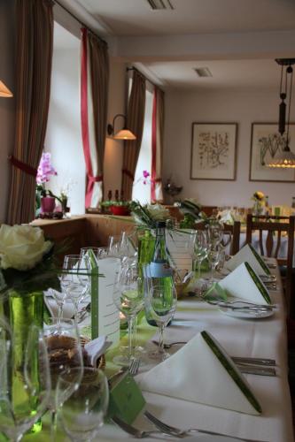 a table with wine glasses and napkins on it at Stubersheimer Hof in Stubersheim