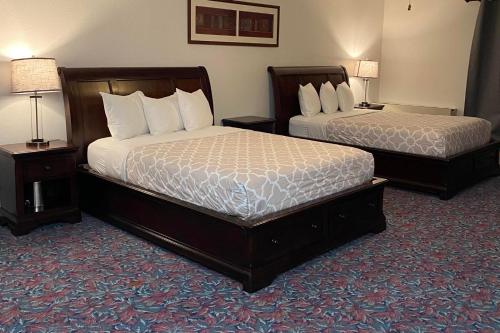 a hotel room with two beds and two lamps at Eagle Hotel in Palmer