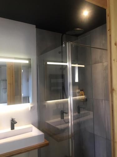 Bilik mandi di Villa Andernos