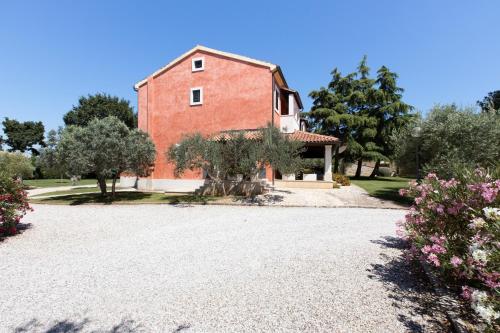 Το κτήριο όπου στεγάζεται  το bed & breakfast