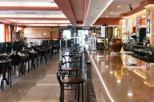 a restaurant with bar stools at a counter at Andamur San Román in San Román