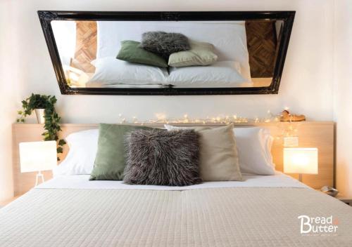 a bedroom with a bed with a mirror above it at Bread & Butter in Albignasego